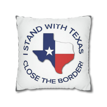 Ich stehe mit dem zweiseitigen Kissenbezug „Texas Close the Border“ zur Seite